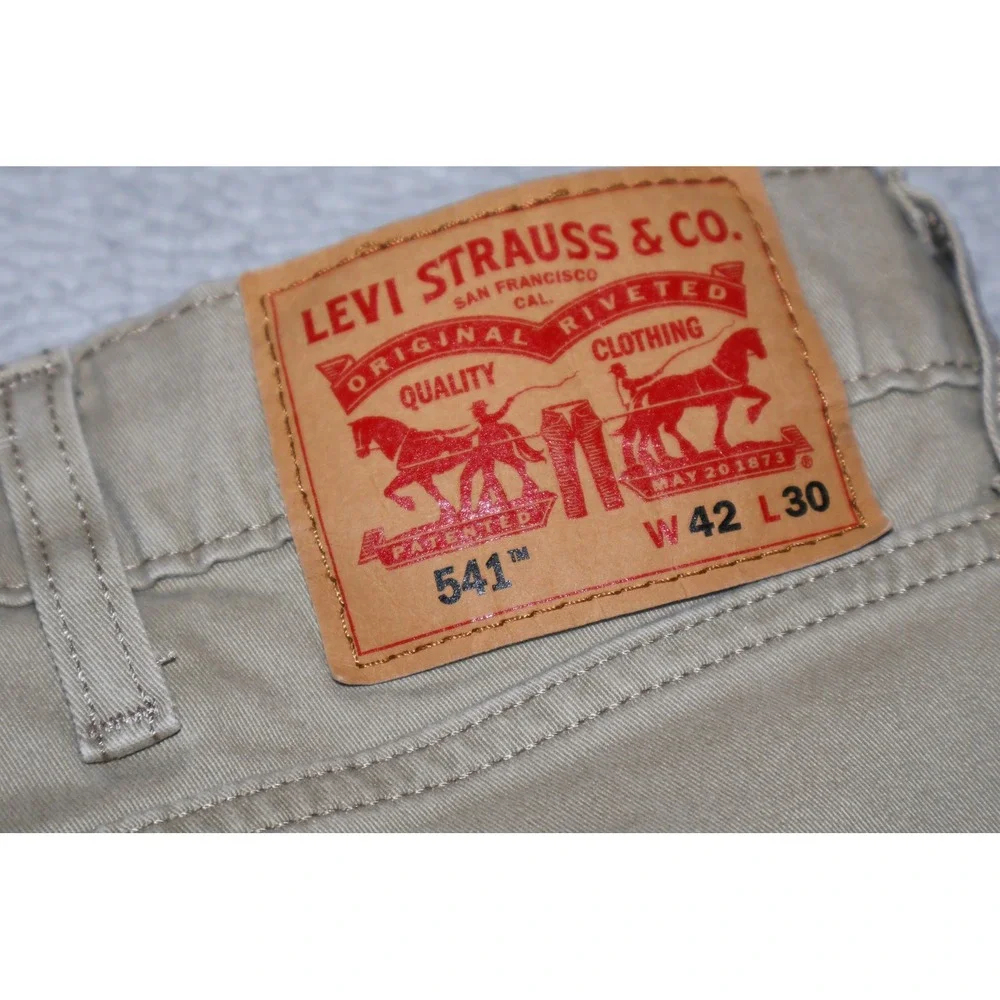 Levi Strauss & Co 541 Athletic Taper Mens 42x28 Tan Chino Pants 18181-0532